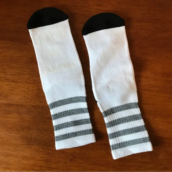 NWOT Girls Crew Length Cozy Slipper Socks, Sister Sentiments and Non Slip Grip - Picture 8 of 11